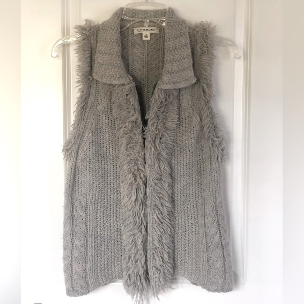 Banana Republic Italian Yarn Gray Fringey Vest